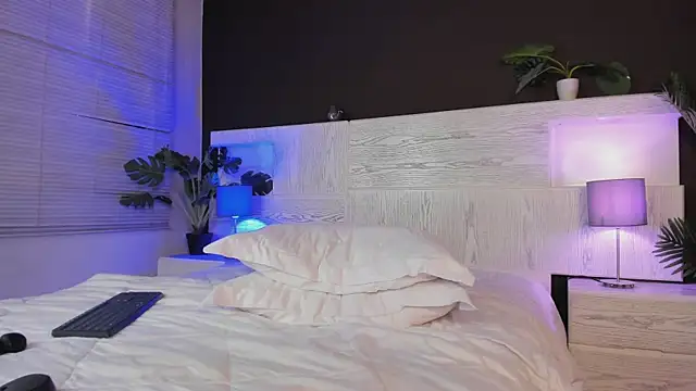 angelina hilton online show from 05/11/26, 02:45