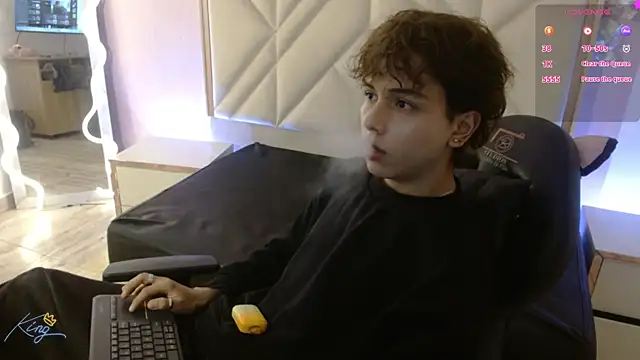 Snapshot of Elian_tay chatting on 04/13/26, 11:47 Elian tay online show from 04/13/26, 11:47