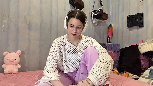 Snapshot of LanoraBilecki chatting on 04/14/26, 10:31 LanoraBilecki online show from 04/14/26, 10:31