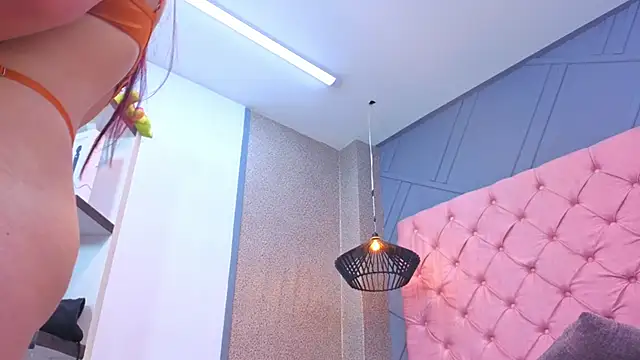 Snapshot of Mia_horney- chatting on 04/09/26, 01:17 Mia horney- online show from 04/09/26, 01:17