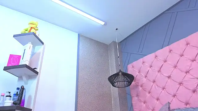 Snapshot of Mia_horney- chatting on 04/14/26, 12:54 Mia horney- online show from 04/14/26, 12:54