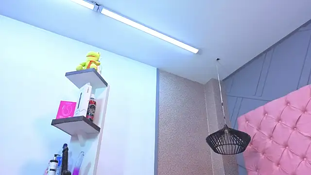 Snapshot of Mia_horney- chatting on 04/12/26, 01:47 Mia horney- online show from 04/12/26, 01:47