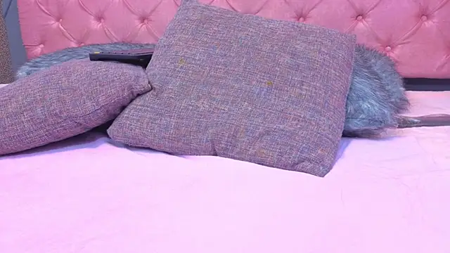 Snapshot of Mia_horney- chatting on 04/07/26, 01:24 Mia horney- online show from 04/07/26, 01:24