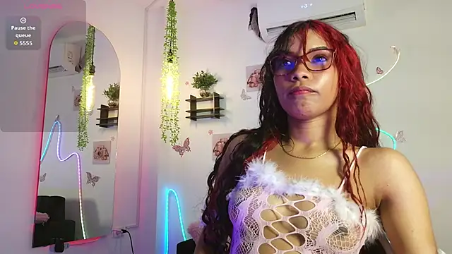 Daviana hill  online show from 04/09/26, 01:06