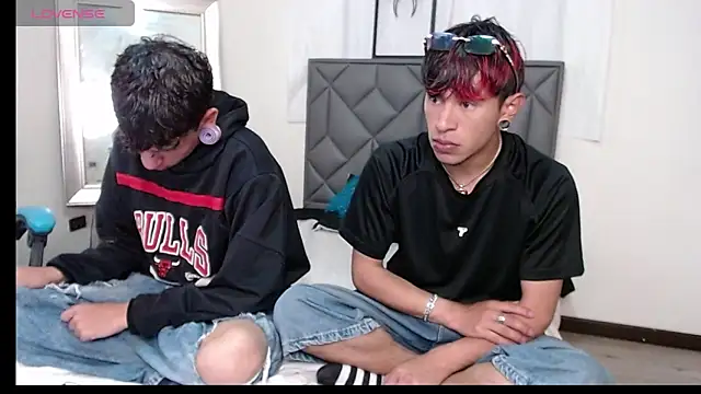 Snapshot of Demian_y_Salvatore chatting on 04/14/26, 03:06 Demian y Salvatore online show from 04/14/26, 03:06