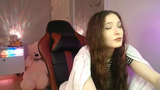 Snapshot of solitudebby chatting on 04/15/26, 10:21 solitudebby online show from 04/15/26, 10:21