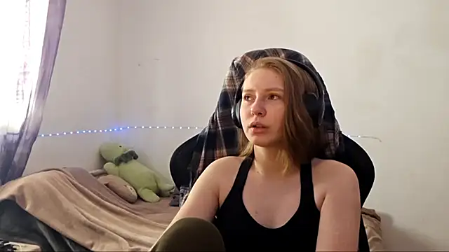 Snapshot of WesleyFrohling chatting on 04/14/26, 06:07 WesleyFrohling online show from 04/14/26, 06:07