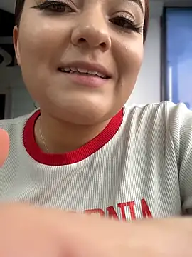 Snapshot of ziara_white chatting on 04/14/26, 06:57 ziara white online show from 04/14/26, 06:57