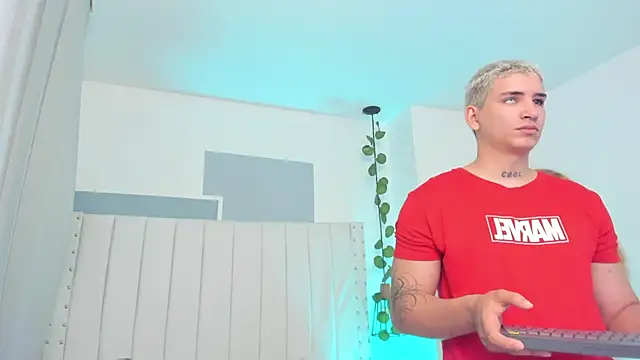 Snapshot of sebas_and_vanessa chatting on 04/11/26, 07:17 sebas and vanessa online show from 04/11/26, 07:17