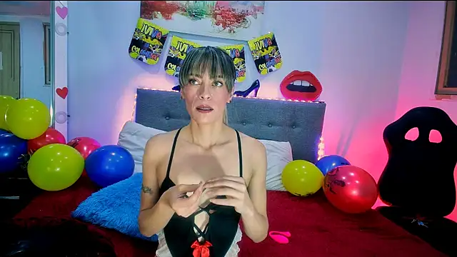 Snapshot of Lorena_sweet33 chatting on 06/20/26, 02:00 Lorena sweet33 online show from 06/20/26, 02:00