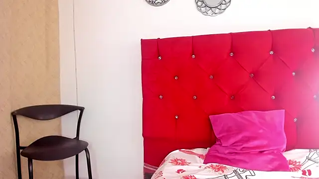 Snapshot of vale_maslow chatting on 04/08/26, 01:12 vale maslow online show from 04/08/26, 01:12