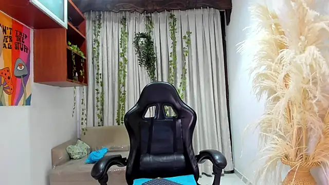 Snapshot of AngelDrake_ chatting on 04/10/26, 04:30 AngelDrake online show from 04/10/26, 04:30