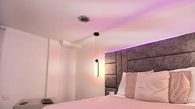 dhalia lux  online show from 06/25/26, 11:10