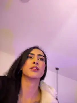 dhalia lux  online show from 04/24/26, 01:40