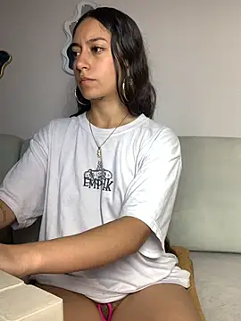 DulceLatinaxo online show from 04/19/26, 09:17