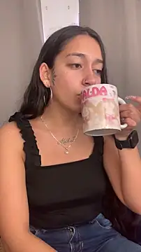 DulceLatinaxo online show from 06/17/26, 02:38