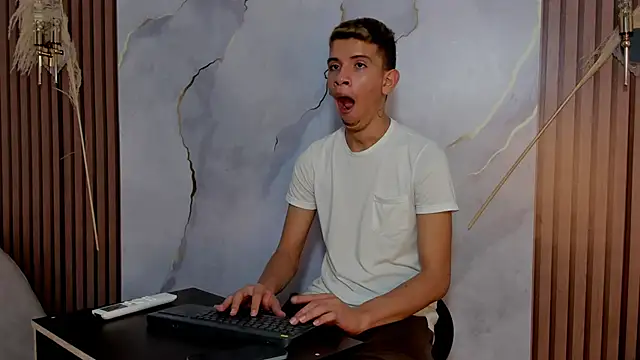 Ethanhot os online show from 04/12/26, 11:41