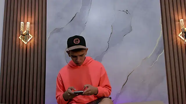 Ethanhot os online show from 04/08/26, 06:53