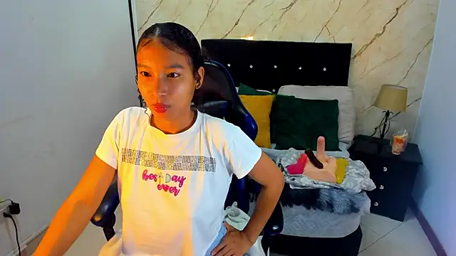 hasley cute online show from 05/20/26, 07:33