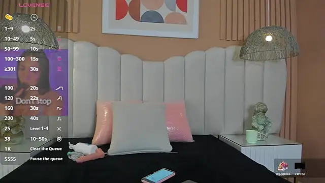 Snapshot of zoe_blosson chatting on 04/19/26, 06:10 zoe blosson online show from 04/19/26, 06:10