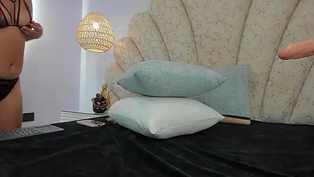 Snapshot of zoe_blosson chatting on 05/13/26, 02:40 zoe blosson online show from 05/13/26, 02:40