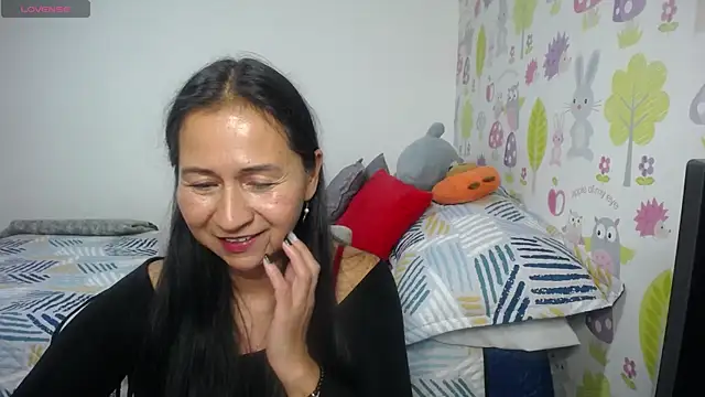 Snapshot of Tyna_b chatting on 06/14/26, 02:24 Tyna b online show from 06/14/26, 02:24
