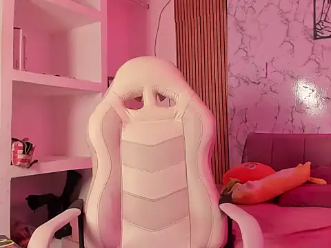 Snapshot of Luna_belvet chatting on 04/14/26, 02:55 Luna belvet online show from 04/14/26, 02:55