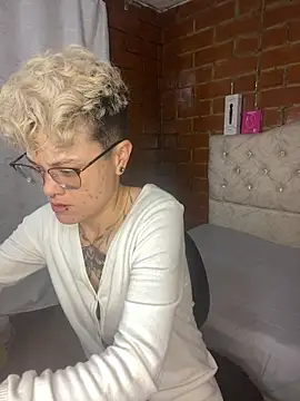 Snapshot of Megan-c chatting on 07/16/26, 07:27 Megan-c online show from 07/16/26, 07:27