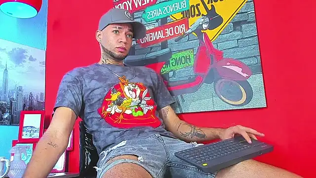 Daniel huge22 online show from 04/28/26, 01:59