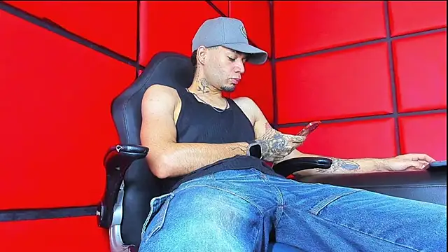 Daniel huge22 online show from 05/13/26, 01:51