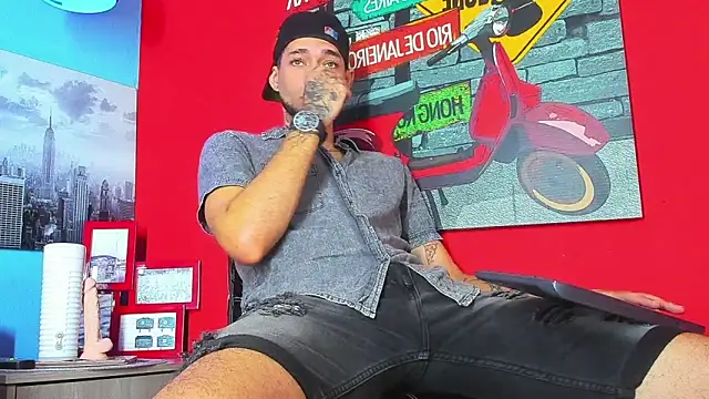 Snapshot of Daniel_huge22 chatting on 04/14/26, 02:00 Daniel huge22 online show from 04/14/26, 02:00