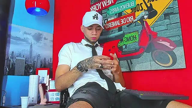 Daniel huge22 online show from 04/18/26, 02:08