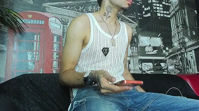 Snapshot of Daniel_huge22 chatting on 06/19/26, 02:23 Daniel huge22 online show from 06/19/26, 02:23