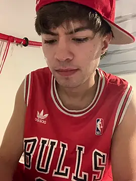 Gato Gatito online show from 04/10/26, 01:56