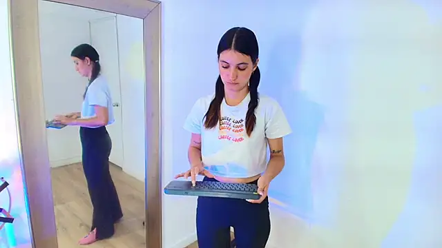 Snapshot of Emy-Ferrer chatting on 04/11/26, 03:25 Emy-Ferrer online show from 04/11/26, 03:25