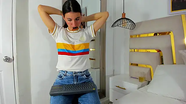 Emy-Ferrer online show from 06/18/26, 12:31