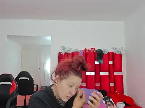 scarlett red 1 online show from 05/12/26, 03:40