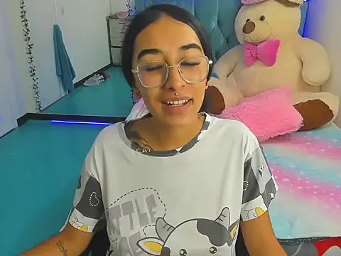 Snapshot of valery_taylor_1 chatting on 04/14/26, 02:38 valery taylor 1 online show from 04/14/26, 02:38