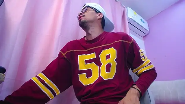 Snapshot of Amir_guy_ chatting on 04/09/26, 02:12 Amir guy online show from 04/09/26, 02:12