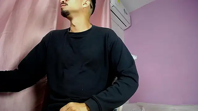 Snapshot of Amir_guy_ chatting on 05/08/26, 01:04 Amir guy online show from 05/08/26, 01:04