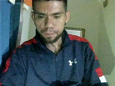 Snapshot of thomas2wood chatting on 05/15/26, 12:19 thomas2wood online show from 05/15/26, 12:19