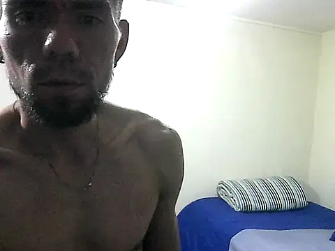Snapshot of thomas2wood chatting on 06/06/26, 11:10 thomas2wood online show from 06/06/26, 11:10