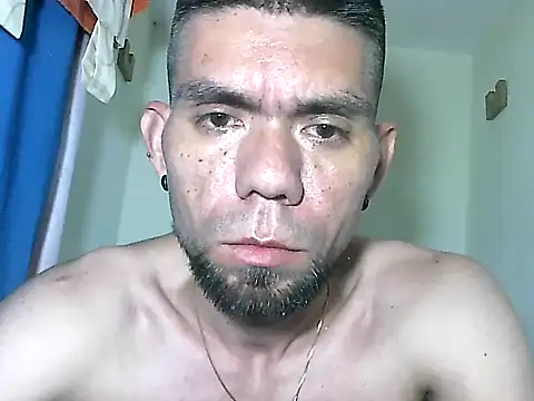 Snapshot of thomas2wood chatting on 05/19/26, 12:04 thomas2wood online show from 05/19/26, 12:04