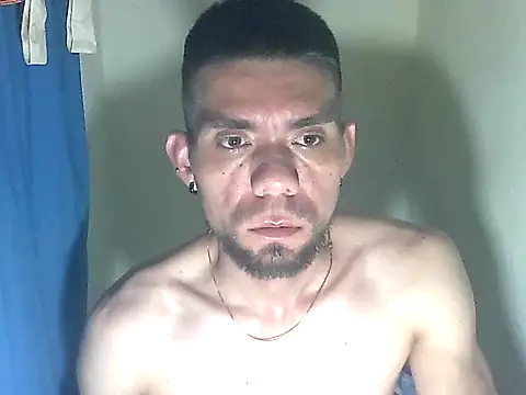 Snapshot of thomas2wood chatting on 05/22/26, 11:47 thomas2wood online show from 05/22/26, 11:47