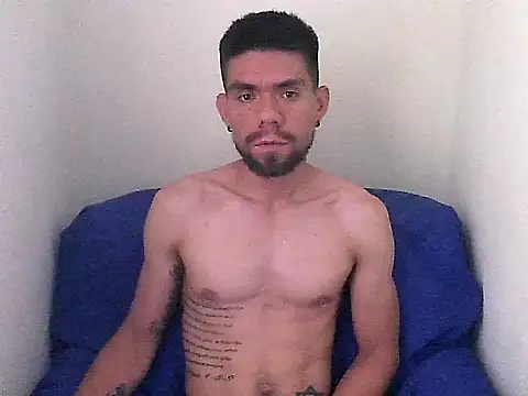 Snapshot of thomas2wood chatting on 06/21/26, 08:14 thomas2wood online show from 06/21/26, 08:14