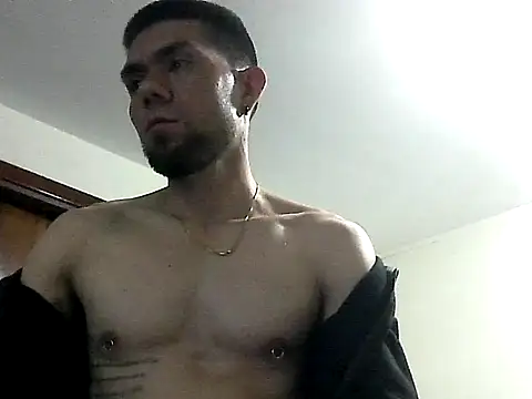 Snapshot of thomas2wood chatting on 05/08/26, 01:53 thomas2wood online show from 05/08/26, 01:53