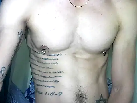 Snapshot of thomas2wood chatting on 05/19/26, 01:56 thomas2wood online show from 05/19/26, 01:56