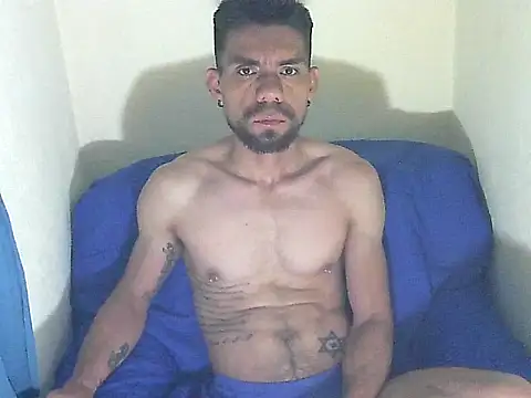 Snapshot of thomas2wood chatting on 06/23/26, 12:19 thomas2wood online show from 06/23/26, 12:19