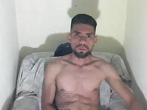Snapshot of thomas2wood chatting on 06/13/26, 03:04 thomas2wood online show from 06/13/26, 03:04