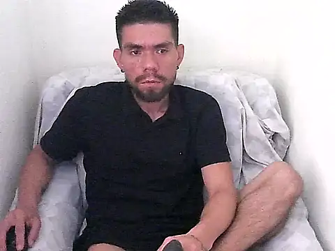 Snapshot of thomas2wood chatting on 06/26/26, 08:25 thomas2wood online show from 06/26/26, 08:25